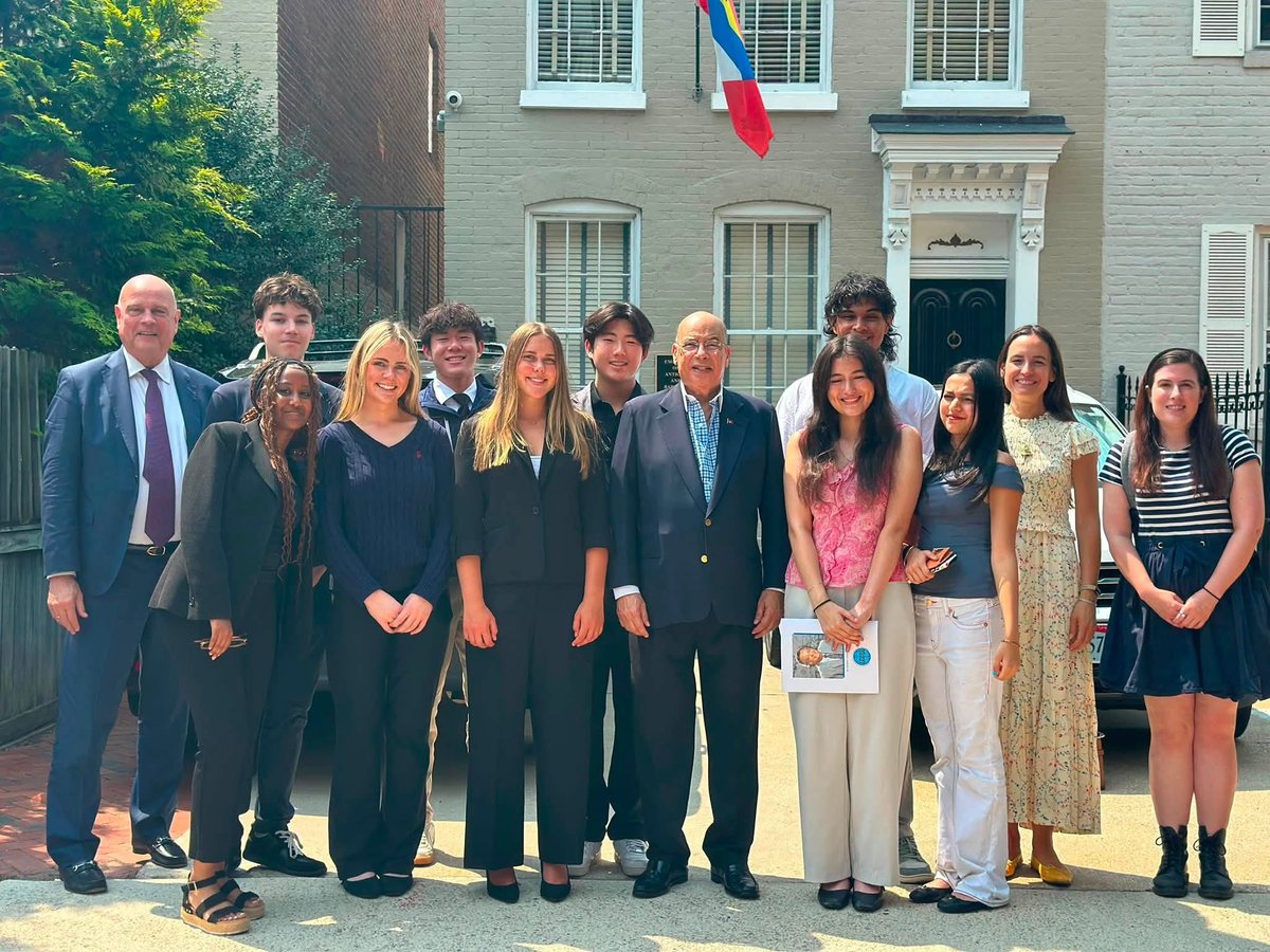 Sir Ronald Sanders Hosts Cornell University Students for Diplomacy Discussion in Washington